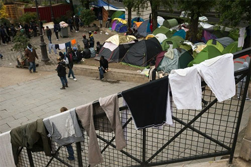 Las tiendas de campaña se multiplican en las calles de París Las tiendas de campaña se multiplican en las calles de la capital francesa